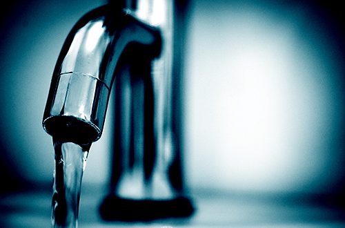 Aguas de Córdoba repara una avería de la red de abastecimiento procedente de Fuente Alhama